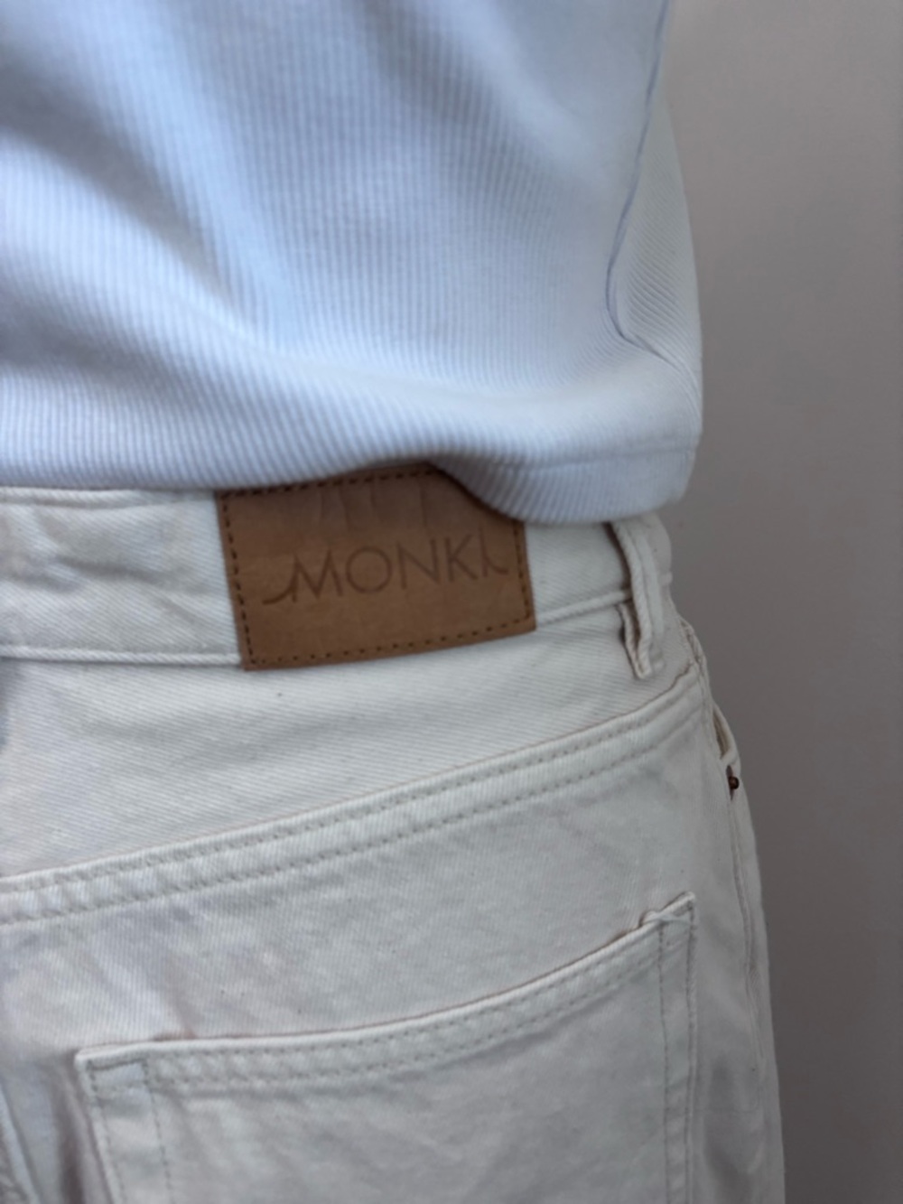 Monki Women’s Light Cream Straight-Leg Jeans Size 26 - Picture 5 of 7